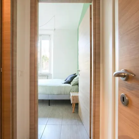 Modern Close To Shopping District Apartment